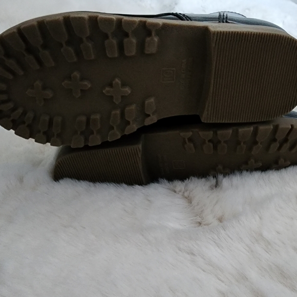 KIDS boots size 10 - Picture 4 of 4